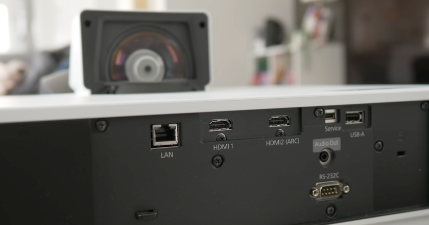 Epson EH–LS500W ust 4k projector