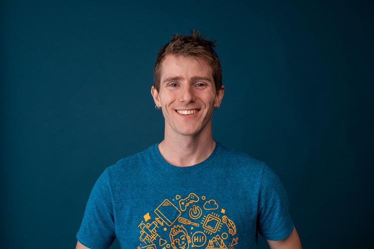 Hakerzy zhakowali kanał YouTube Linus Tech ...