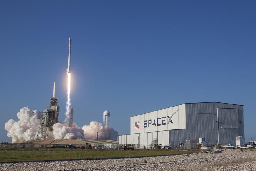 Во время тестов ракеты SpaceX взорвался новый двигатель Merlin