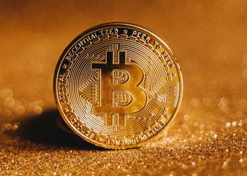 Цена Bitcoin впервые с лета 2022 года превысила $30 000 – аналитики ожидают роста курса до $40 000