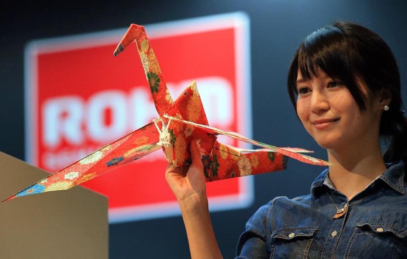 Бумажный дрон Orizuru в стиле оригами летает как настоящая птица