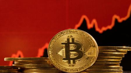 Rekordowy poziom: bitcoin osiąga nowy poziom 72 tys. dolarów