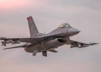 Пилот F-16CM перепутал переключатели, катапультировался и разбил истребитель стоимостью $27 млн
