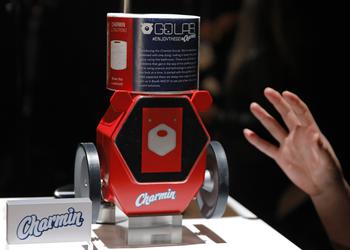 Робот для туалетной бумаги и «умные» подгузники: новинки Procter & Gamble на выставке CES 2020