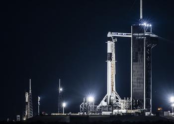 SpaceX запустила на орбиту 22 спутника нового поколения Starlink V2 mini