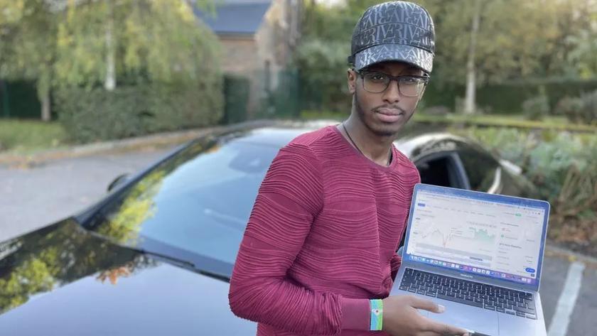 19-летний студент из Сомали инвестировал в криптовалюту £37, бросил учёбу и две работы, а потом стал миллионером