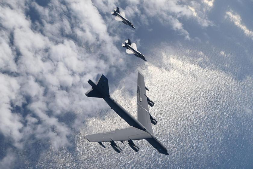 Израильские истребители F-35i Lightning II сопровождали американские ядерные бомбардировщики B-52 Stratofortress, которые возвращались из Персидского залива