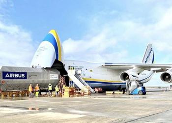Украинский самолёт АН-124-100-150 доставил 50-тонный спутник Airbus на стартовую площадку NASA, откуда он будет запущен компанией SpaceX