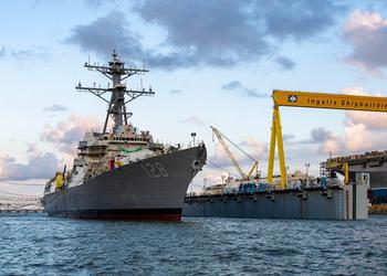 Ingalls Shipbuilding спустила на воду эсминец с управляемыми ракетами Ted Stevens класса Arleigh Burke Flight III для ВМС США