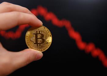 Bitcoin резко подешевел, но быстро восстановился – за два месяца курс упал уже на 41%