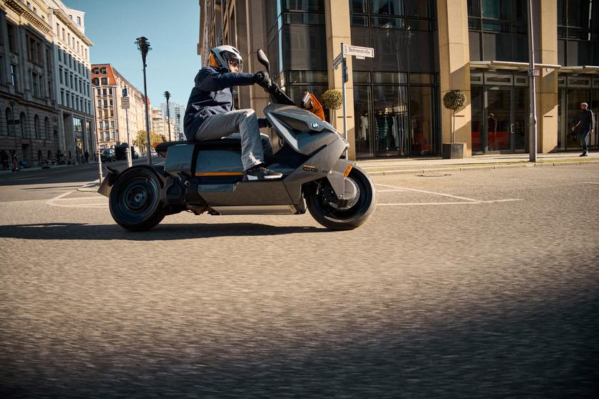 BMW запустила массовое производство электрического скутера Motorrad CE 04 с запасом хода 130 км и разгоном до 50 км/ч за 2.6 сек