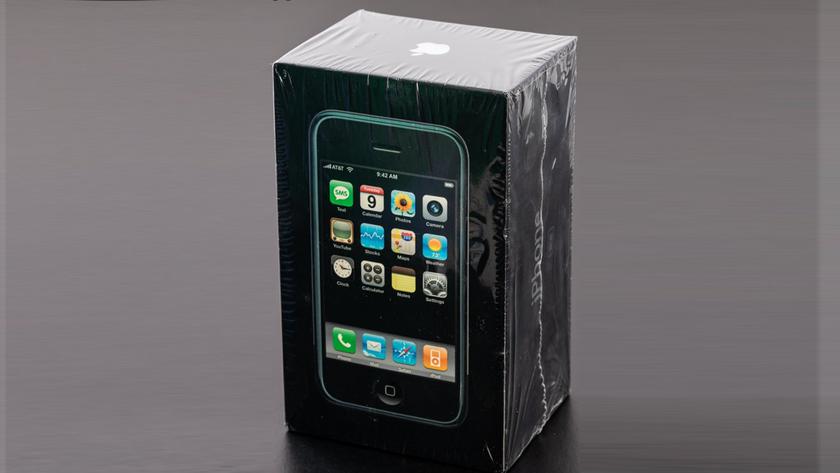 Ни разу не использован, в запечатанной коробке: самый первый iPhone продают на аукционе за $50 тысяч