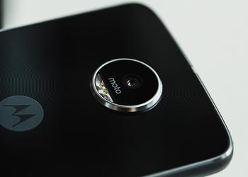 В Сеть попали "живые" фото модульного смартфона Moto Z2 Play