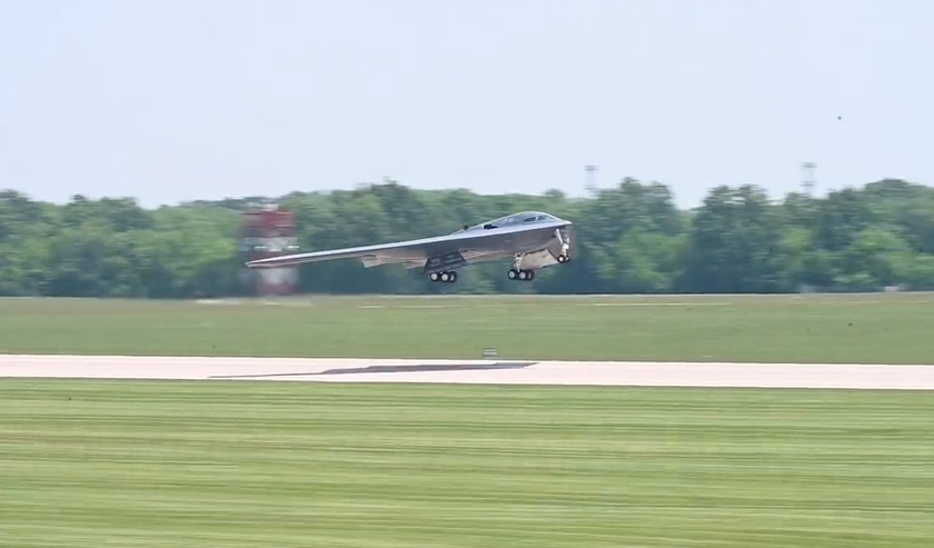 ВВС США опубликовали видео первого полёта ядерного бомбардировщика B-2 Spirit после почти полугодичной паузы