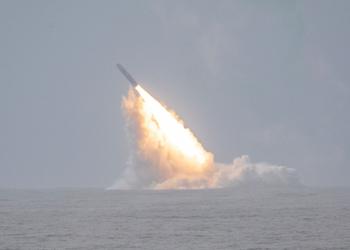 Американская атомная субмарина USS Louisiana (SSBN 743) успешно запустила самую совершенную межконтинентальную баллистическую ракету Trident II D5LE