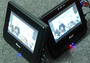DVD-плеер Mustek  DP77A с двумя экранами
