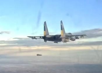 Уникальные кадры: украинские истребители Су-27 запускают французские авиабомбы AASM-250 Hammer и американские ракеты AGM-88 HARMS