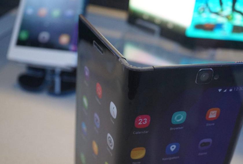 Huawei запатентовала складной смартфон с одним большим гибким LED-экраном