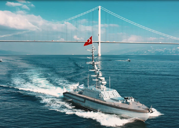 Турция представила беспилотный катер MIR с ракетами Roketsan для противодействия подводным лодкам