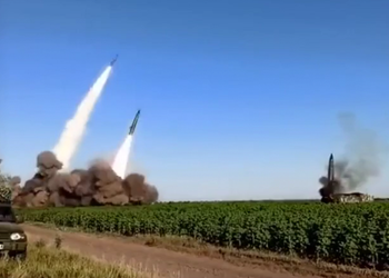 ВСУ показали эффектный запуск сразу трёх ракет «Точка-У» (видео)