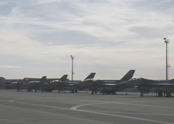 Нидерландские истребители четвёртого поколения F-16AM/BM прибыли в Румынию для обучения украинских пилотов
