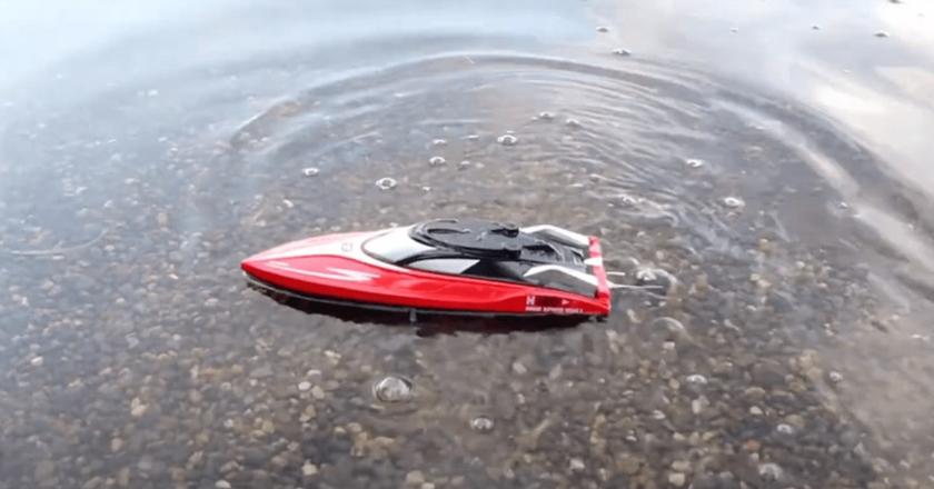 DEERC H120 remote control boat for lake