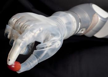 Интересные видео недели: искусственные когти Росомахи и 3D-печать с помощью квадрокоптеров