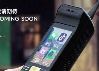 Вот это кирпич! Китайская компания AGM анонсировала огромный телефон в стиле Motorola DynaTAC 8000X