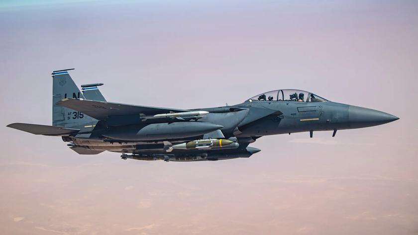 ВВС США на 55% сократят флот истребителей F-15E Strike Eagle, которые могут нести ядерную гравитационную бомбу B61-12