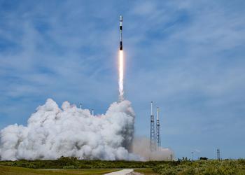 SpaceX вывела на орбиту партию компактных спутников Starlink второго поколения