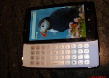 Шпионские фото раннего прототипа QWERTY-смартфона Sony Ericsson на WP7