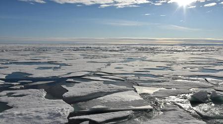  Badanie pokazuje, że lód w Arktyce topnieje coraz szybciej