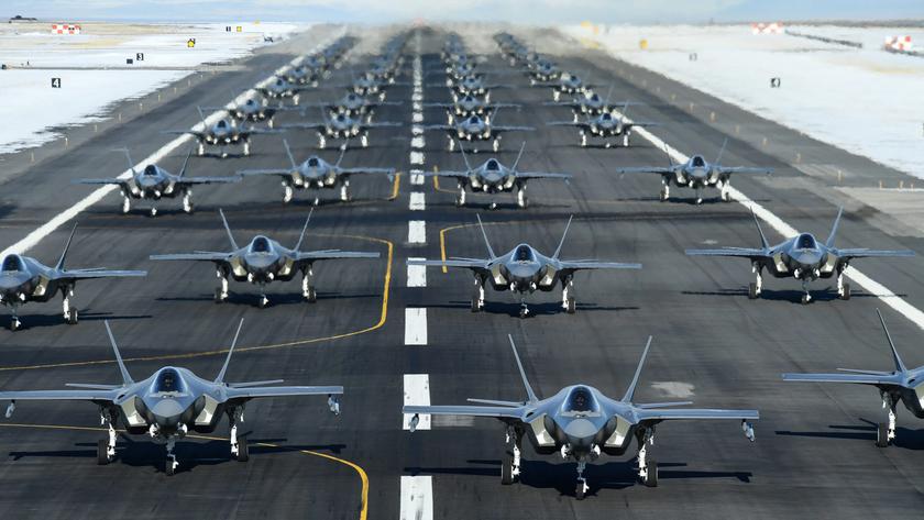 Lockheed Martin получила контракт стоимостью более $1 млрд на закупку компонентов на 118 истребителей пятого поколения F-35 Lightning II для США и союзников