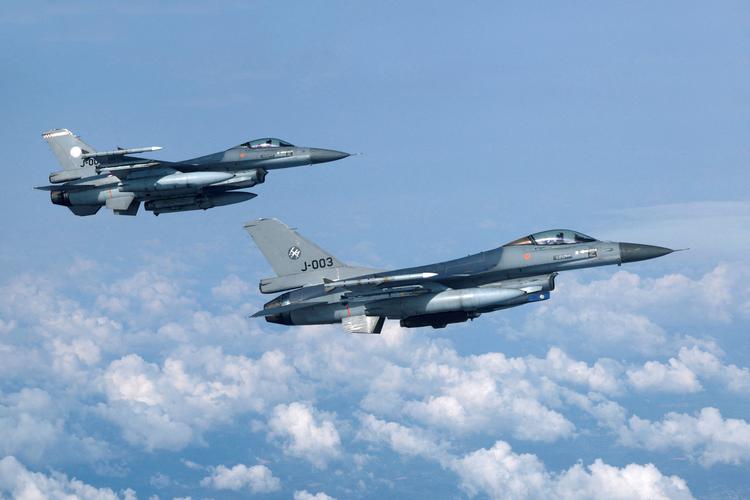 Holanda planea transferir cazas F-16 Fighting ...