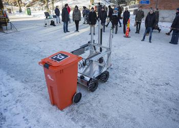 Рабочий прототип робота-мусорщика Volvo ROAR с дроном-помощником