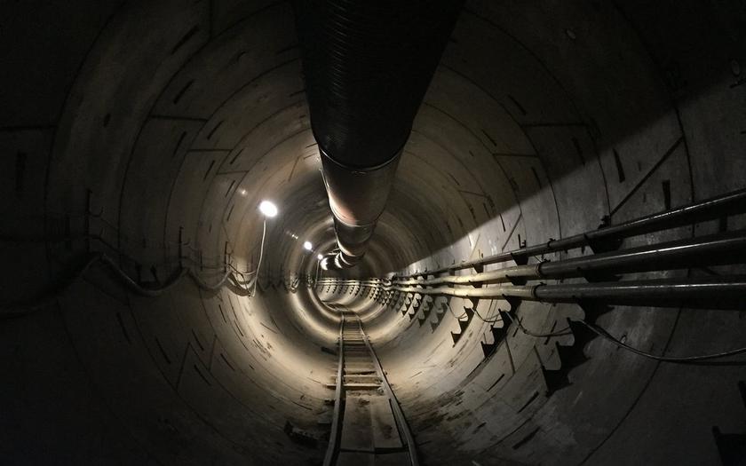 Видео: Илон Маск показал первый тоннель Boring Companу