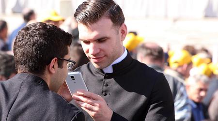 Il n'a pas pu résister à la tentation : Un prêtre de Pennsylvanie a dépensé plus de 40 000 dollars provenant des caisses de l'église pour acheter des jeux sur téléphone portable.