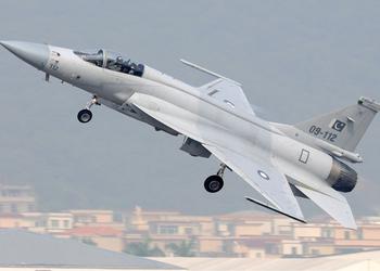 Аргентина рассматривает к покупке индийские истребители Tejas и китайско-пакистанские JF-16 Thunder
