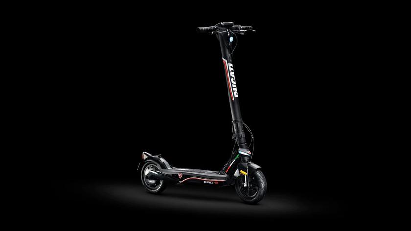 Ducati Pro-III: электросамокат с NFC-ключом, запасом хода до 50 км и скоростью до 25 км/ч за €799