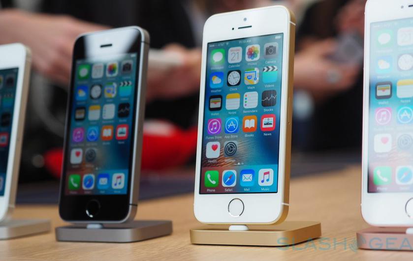 Apple опять продает iPhone SE, причем с большой скидкой