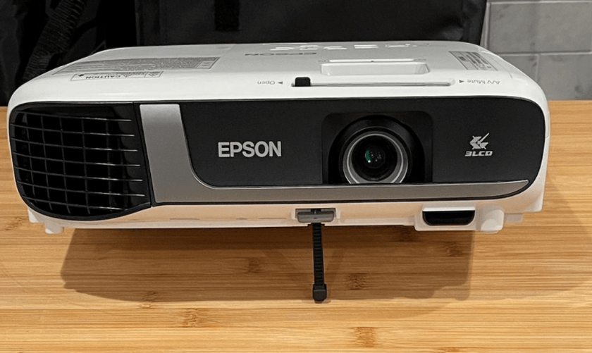 Epson Pro EX7280 projectors that work in daylight