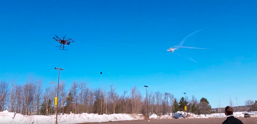 Гексакоптер Robotic Falconry для ловли дронов-нарушителей