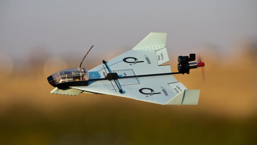 Бумажный самолётик, которым можно управлять со смартфона, собрал на Kickstarter более миллиона долларов