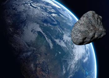 12 августа мимо Земли со скоростью 33 000 км/ч пролетит потенциально опасный астероид 2015 FF – он имеет диаметр 13-28 м и длину взрослого синего кита