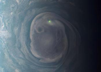 Учёные случайно получили первую в истории фотографию юпитерианской молнии