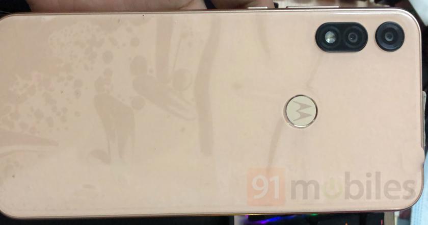 «Живые» фотографии и видео неанонсированного смартфона Moto E7 попали в сеть