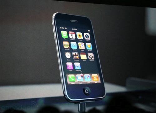 Эпл официально продемонстрировала Айфон с помощью 3G-2