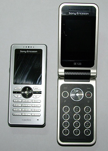 Живые фотографии телефонов Sony Ericsson R300 и R306-3