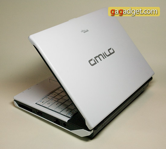Доскональный осмотр ноутбука Fujitsu Siemens Amilo Мини Ui3520-2