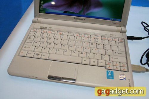 Первые живые фотографии нетбука Lenovo IdeaPad S10-2-4